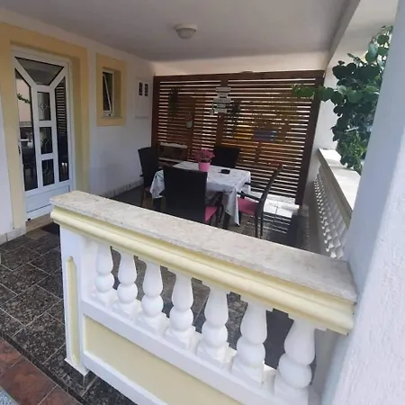 Robi- Swimming Pool And Beautiful Garden Apartment Kampor
