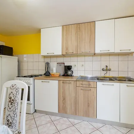 Roby Apartment Kampor