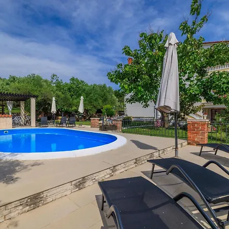 아파트 Roby Kampor