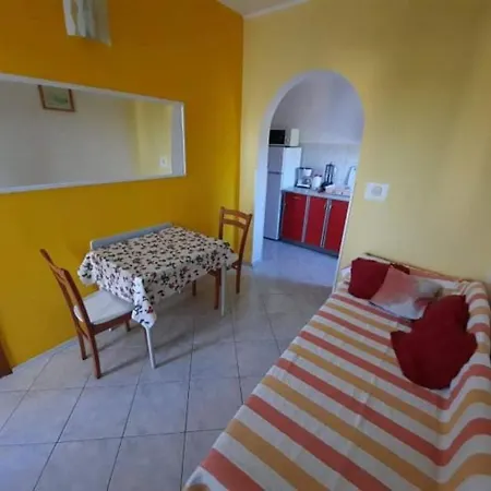 Robi- Swimming Pool And Beautiful Garden Apartment Kampor