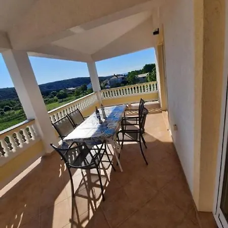Robi- Swimming Pool And Beautiful Garden Apartment *