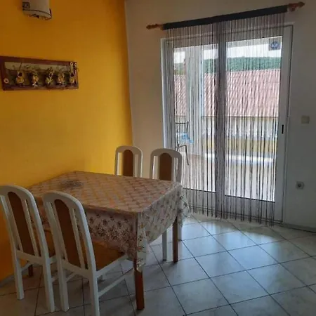Robi- Swimming Pool And Beautiful Garden Apartment