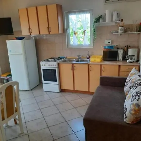 Robi- Swimming Pool And Beautiful Garden Apartment *