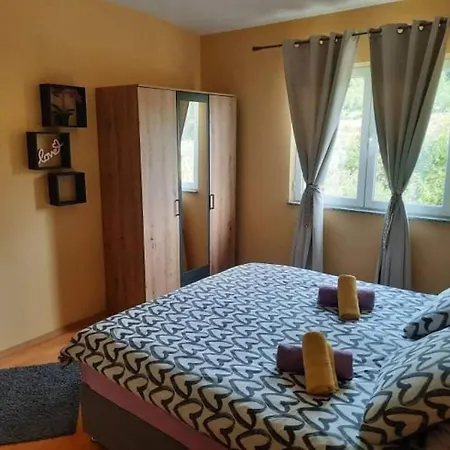 Robi- Swimming Pool And Beautiful Garden Apartment Kampor
