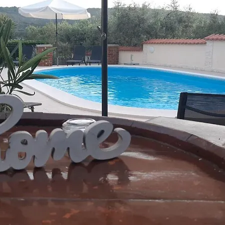 Robi- Swimming Pool And Beautiful Garden * Kampor