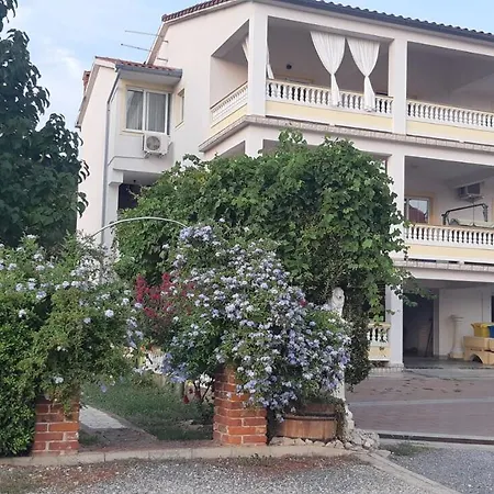 Apartment Robi- Swimming Pool And Beautiful Garden