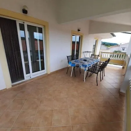 Robi- Swimming Pool And Beautiful Garden Apartment Kampor