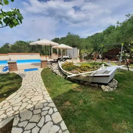 Robi- Swimming Pool And Beautiful Garden Kampor