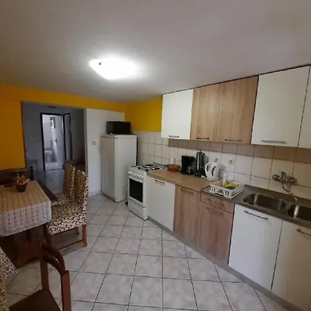 Robi- Swimming Pool And Beautiful Garden Apartment