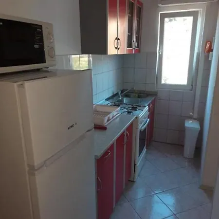 Robi- Swimming Pool And Beautiful Garden Apartment *