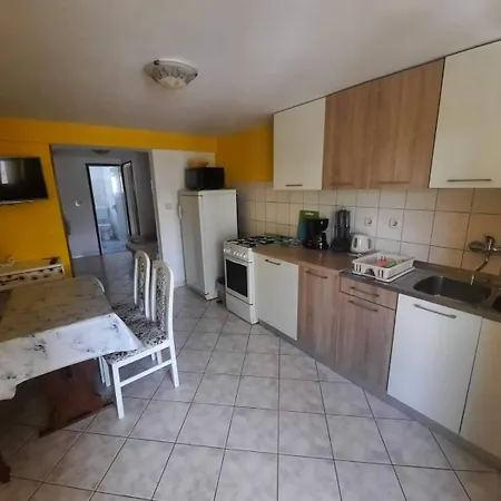 Robi- Swimming Pool And Beautiful Garden Apartment Kampor