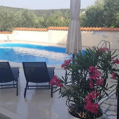 Robi- Swimming Pool And Beautiful Garden
