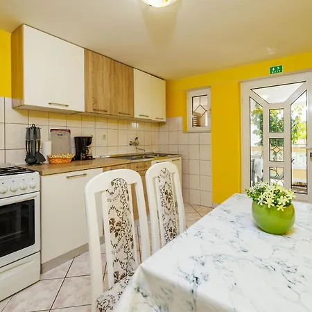Roby Apartament *