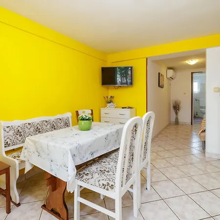 Apartament Roby Kampor